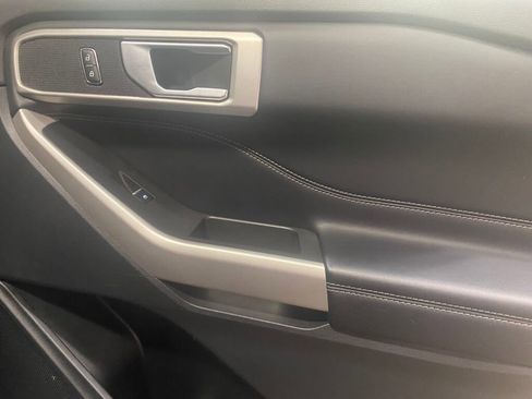 Used 2023 Ford Explorer XLT image 25