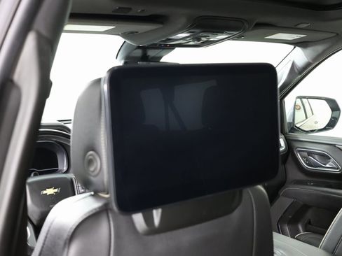 Used 2023 Chevrolet Suburban Premier w/ Advanced Technology Package image 11