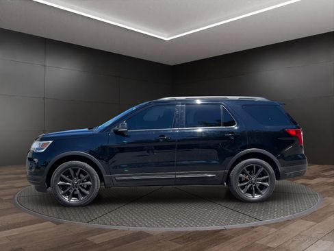 Used 2018 Ford Explorer XLT w/ XLT Appearance Package AWD/4WD image 5