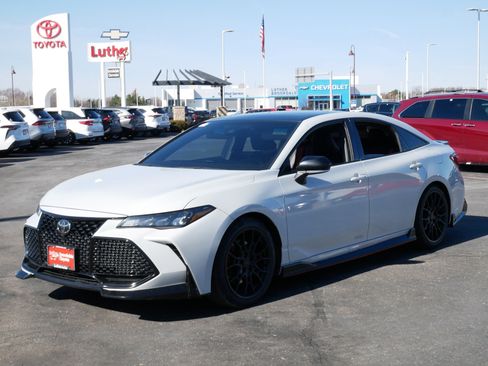 Used 2021 Toyota Avalon TRD image 3