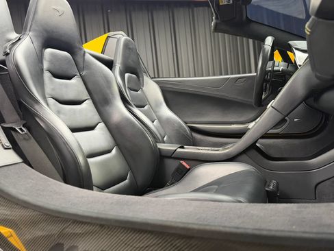 Used 2015 McLaren 650S Spider RWD image 32
