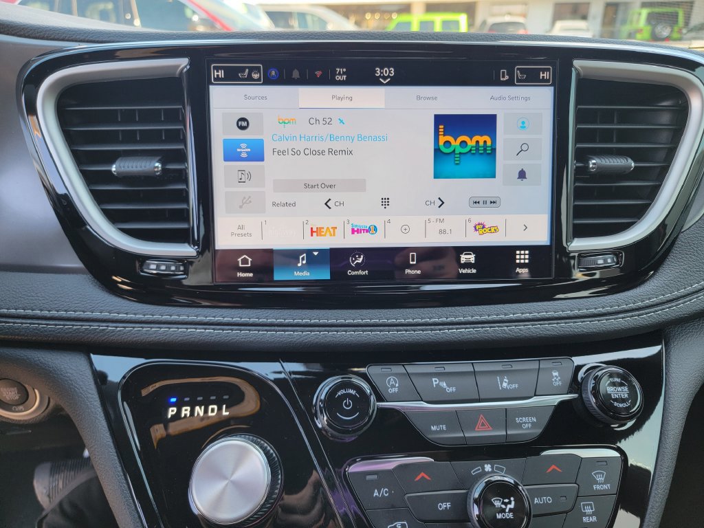 New 2026 Chrysler Pacifica Select FWD image 16