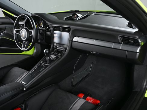 Used 2018 Porsche 911 GT3 RWD image 13