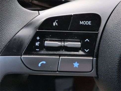 Used 2024 Hyundai Elantra SEL image 18