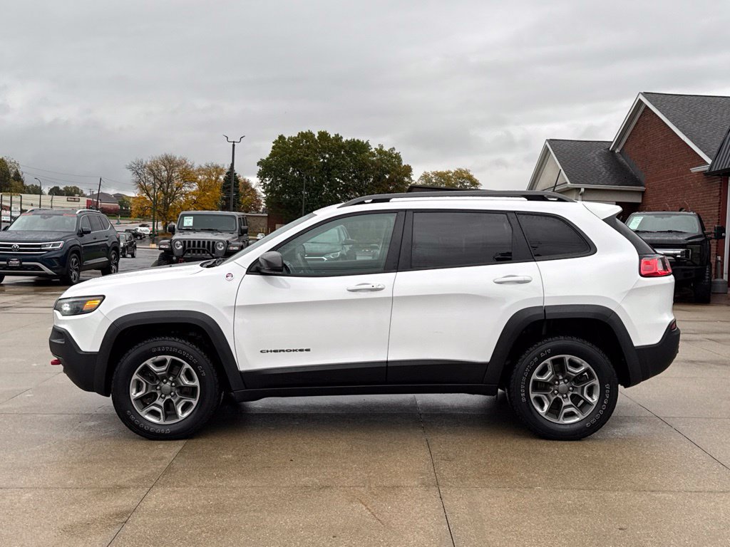 Used 2019 Jeep Cherokee Trailhawk w/ Cold Weather Group AWD/4WD image 3