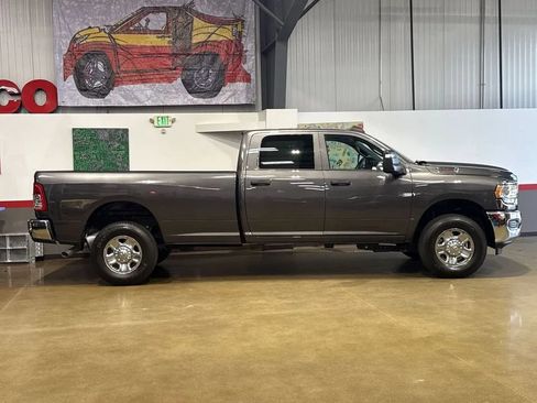 Used 2024 RAM 2500 Tradesman w/ Chrome Appearance Group AWD/4WD image 6