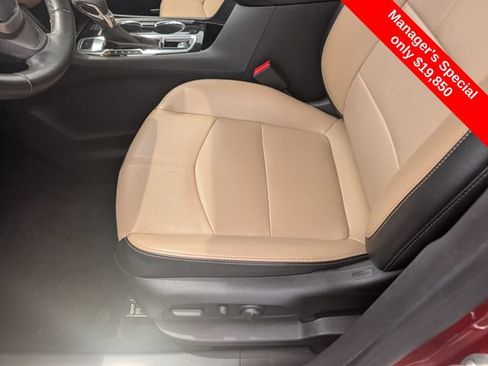 Used 2023 Chevrolet Equinox Premier AWD/4WD image 22