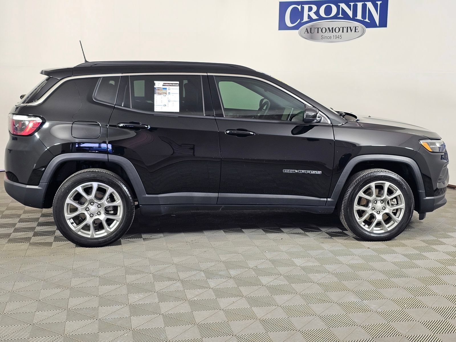 Used 2024 Jeep Compass Latitude AWD/4WD image 27