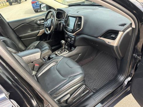 Used 2017 Jeep Cherokee Latitude w/ Comfort/Convenience Group image 14