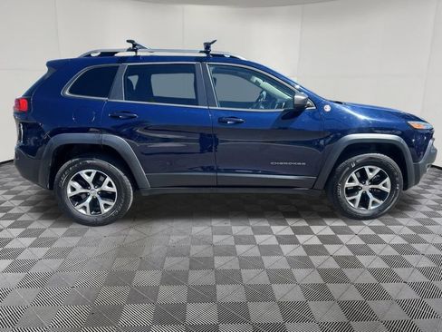 Used 2016 Jeep Cherokee Trailhawk w/ Leather Interior Group AWD/4WD image 10