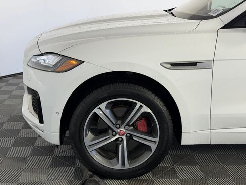 Used 2018 Jaguar F-PACE S image 11