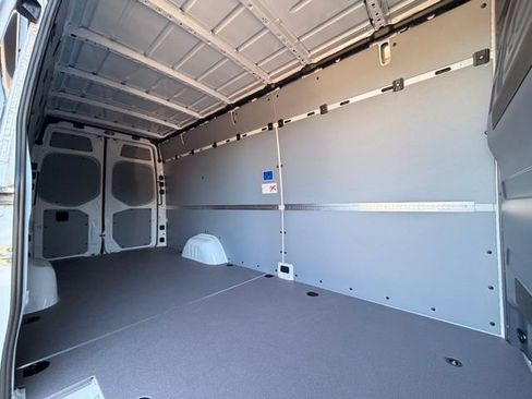 Used 2025 Mercedes-Benz Sprinter 2500 image 17