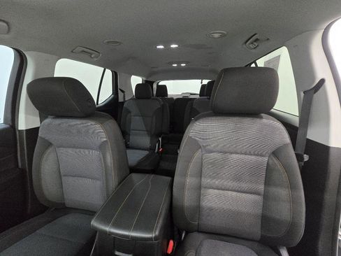 Used 2021 Chevrolet Traverse LT FWD image 13