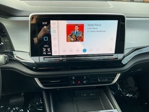 Used 2024 Volkswagen Atlas Cross Sport SE AWD/4WD image 23