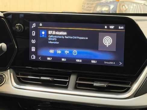 Used 2025 Chevrolet Trax LT w/ LT Convenience Package FWD image 20