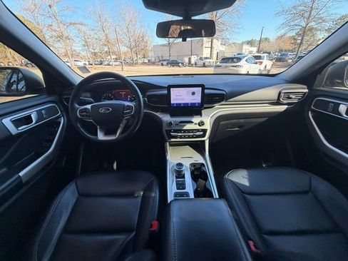 Certified 2021 Ford Explorer XLT w/ Equipment Group 202A image 6