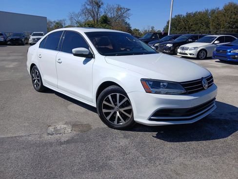 Used 2017 Volkswagen Jetta SE image 1