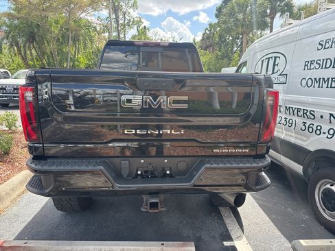 Used 2024 GMC Sierra 2500 Denali Ultimate image 5