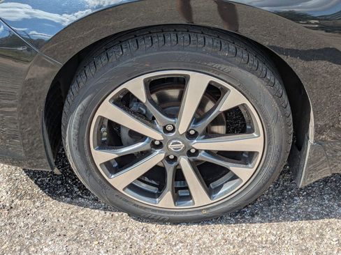 Used 2016 Nissan Altima 2.5 SR w/ LED Appearance Package image 11