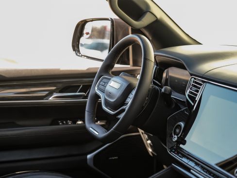 Used 2022 Jeep Wagoneer Series III w/ Convenience Group I image 12