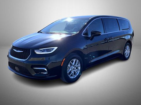 Certified 2025 Chrysler Pacifica Select image 1