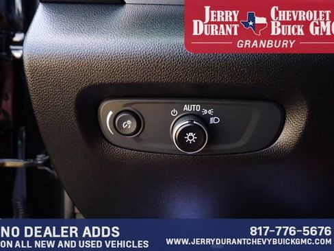 Used 2023 Chevrolet Traverse RS FWD image 16