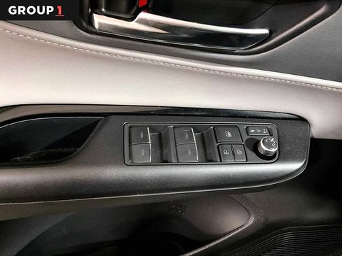 Certified 2021 Toyota Venza LE image 35