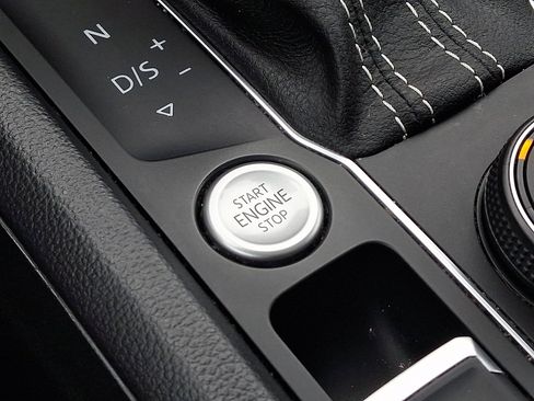 Certified 2022 Volkswagen Atlas SEL R-Line image 27