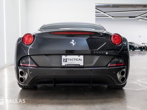 Used 2011 Ferrari California RWD image 13