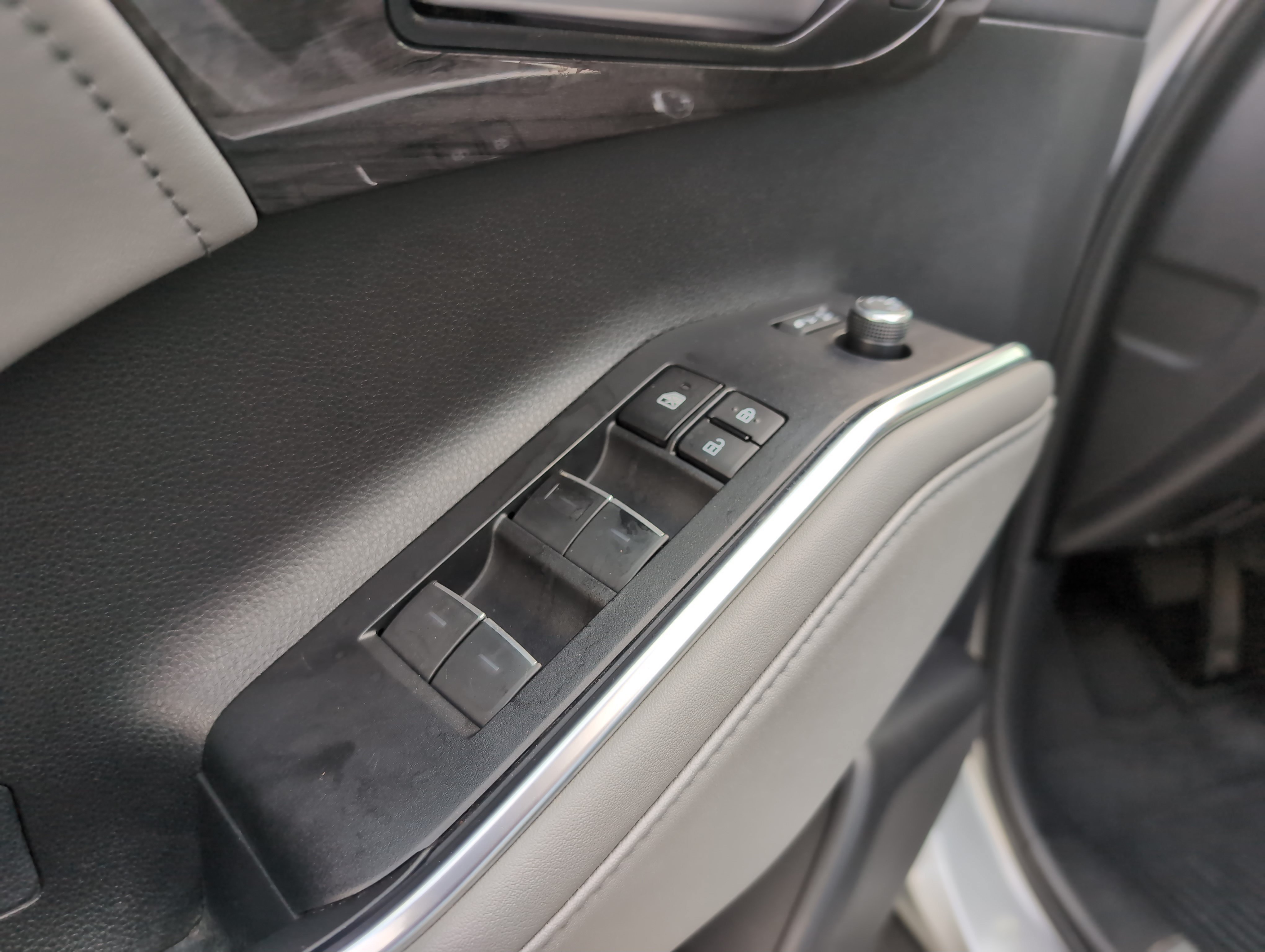 Used 2023 Toyota Highlander Platinum FWD image 15