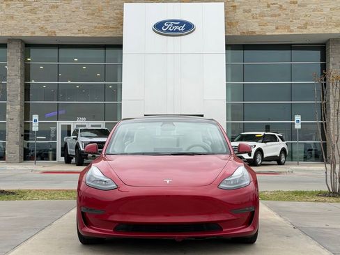 Used 2023 Tesla Model 3 Standard Range image 4