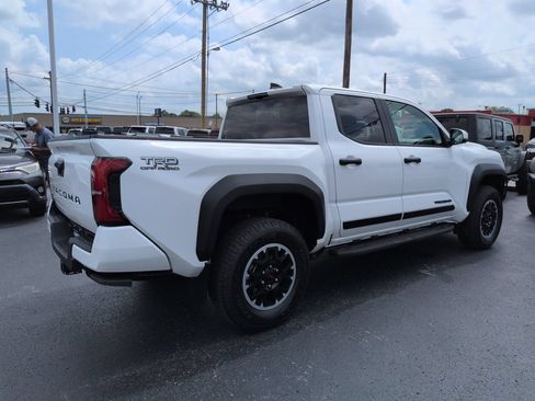 Used 2024 Toyota Tacoma TRD Off-Road AWD/4WD image 5