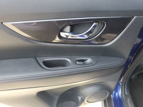 Used 2018 Nissan Rogue S image 17