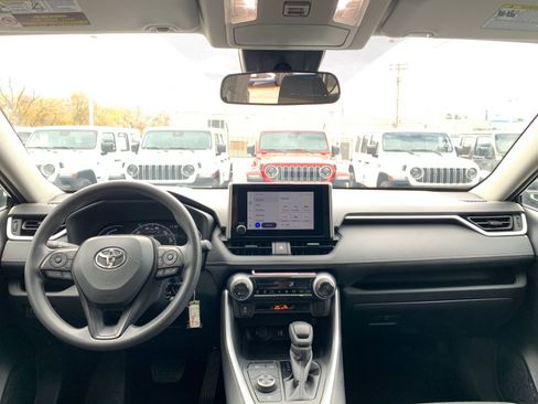 Used 2025 Toyota RAV4 LE image 32