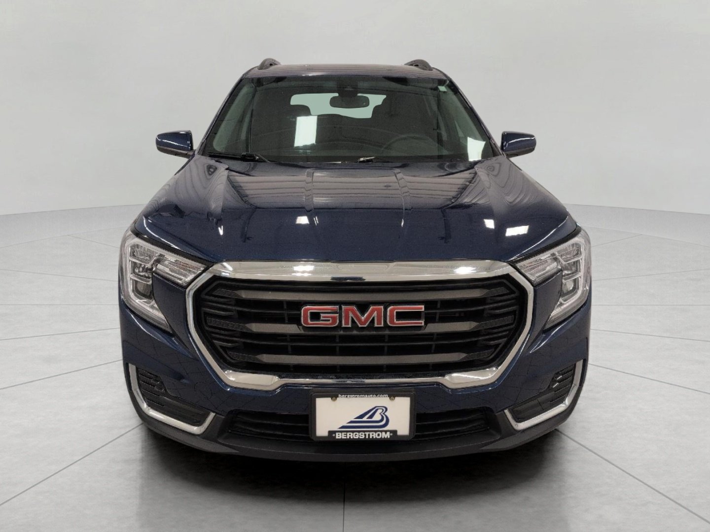 Used 2023 GMC Terrain SLE w/ Driver Convenience Package AWD/4WD image 13
