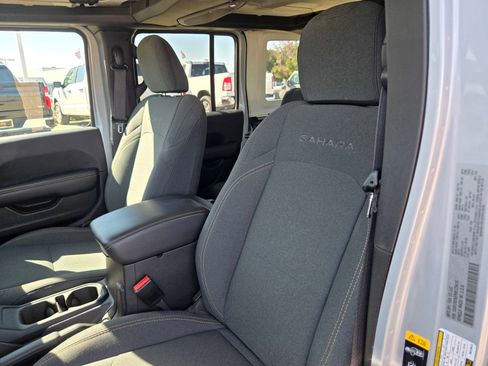 Used 2024 Jeep Wrangler Sahara image 14