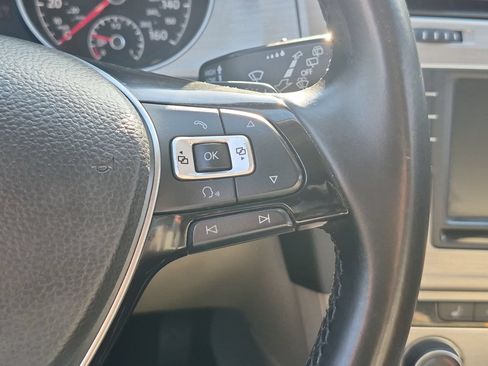 Used 2016 Volkswagen Golf SE w/ Lighting Package FWD image 18