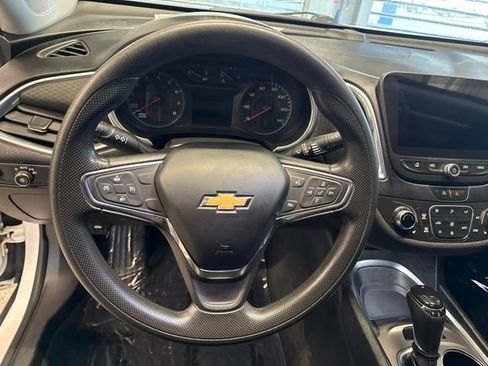Used 2020 Chevrolet Malibu LT FWD image 12