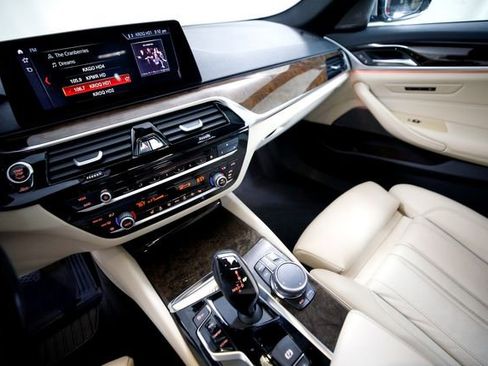 Used 2019 BMW 540i image 8