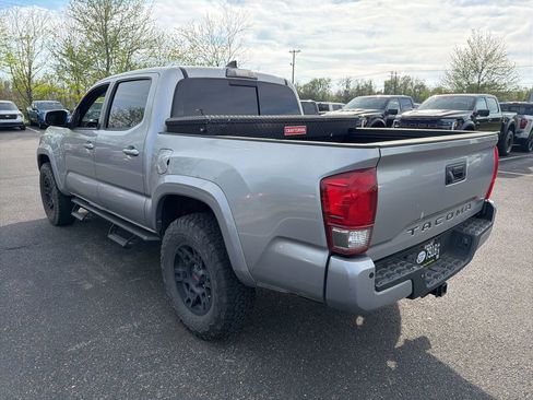 Used 2017 Toyota Tacoma TRD Sport image 4
