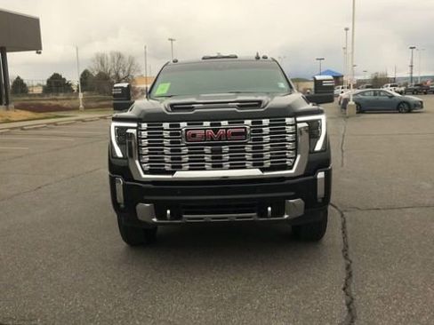Used 2025 GMC Sierra 3500 Denali w/ Denali Reserve Package AWD/4WD image 3