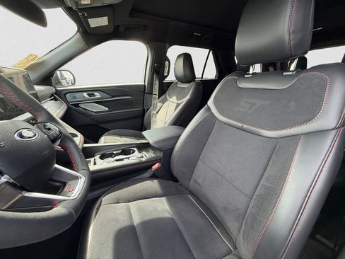Used 2025 Ford Explorer ST AWD/4WD image 6