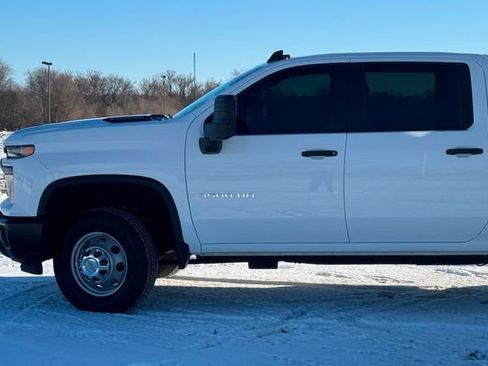 Used 2025 Chevrolet Silverado 3500 W/T image 3