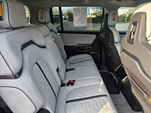 Used 2023 Rivian R1S Launch Edition image 16