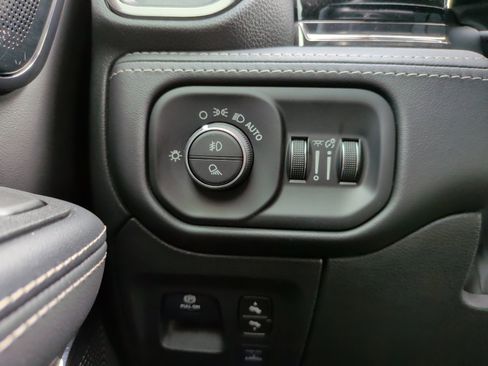 Used 2025 RAM 1500 Limited image 27