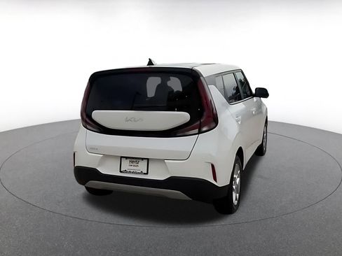 Used 2025 Kia Soul LX w/ LX Technology Package FWD image 15