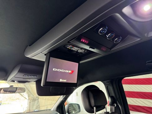 Used 2016 Dodge Grand Caravan R/T FWD image 12