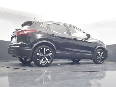 Used 2022 Nissan Rogue Sport SL w/ Premium Package image 26
