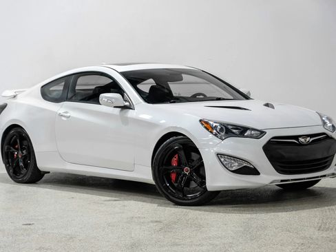 Used 2013 Hyundai Genesis 3.8 image 4