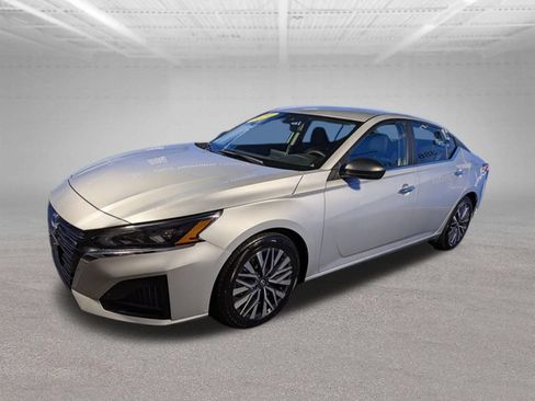 Used 2024 Nissan Altima 2.5 SV FWD image 9